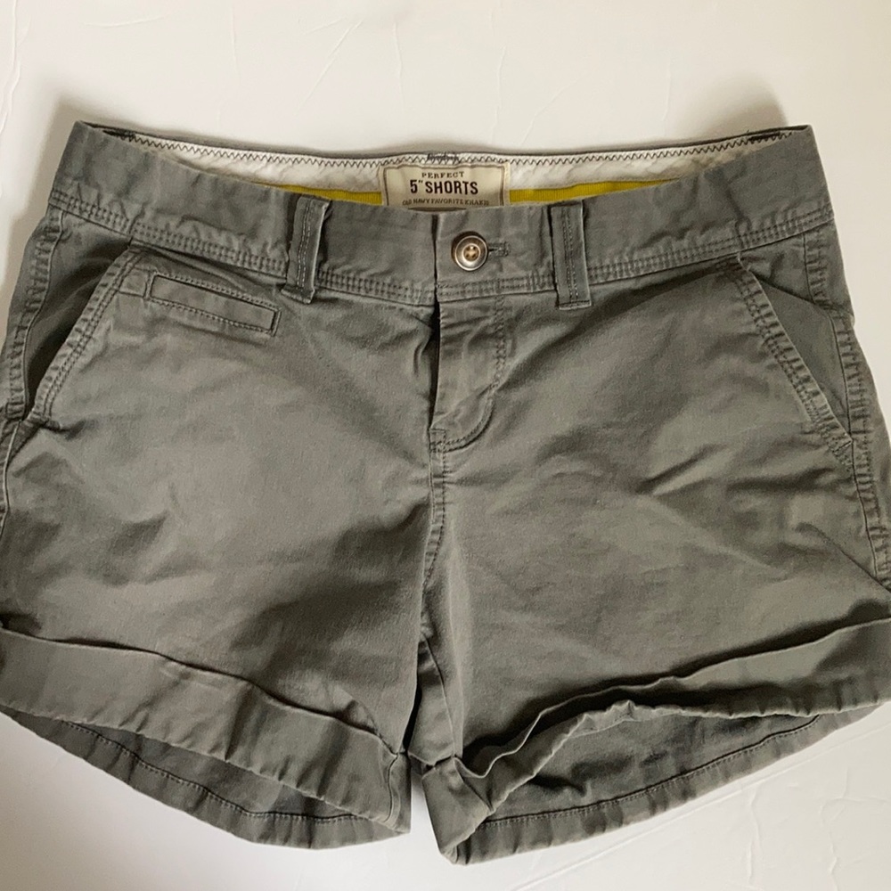 Old Navy 5” Gray Khaki Shorts